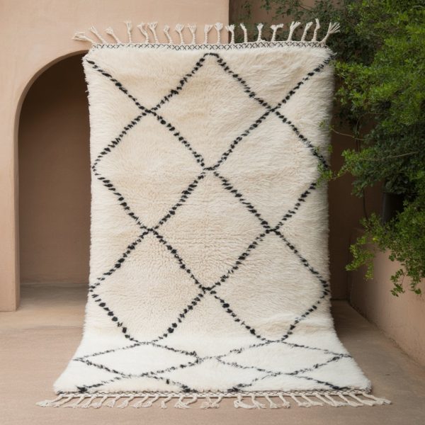 a-handmade-moroccan-beni-ourain-rug-that_IXJEwqC_SnyJ4mwzphBFIw_uWYDQMpkRAOo4npPwVC9bQ